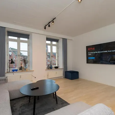 Modern Luxury Penthouse Lägenhetshotell 4*