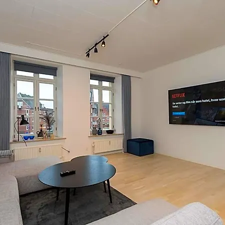 Modern Luxury Penthouse 아파트호텔 손더보그