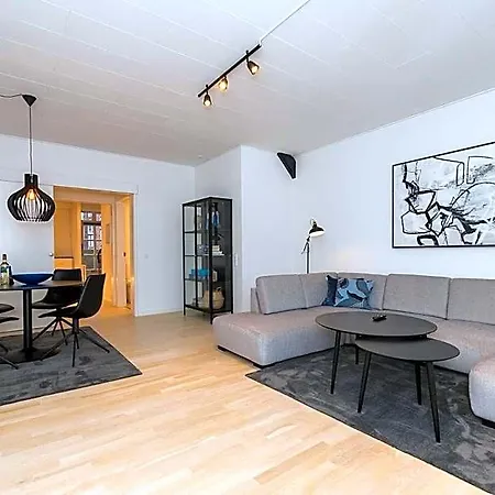 Modern Luxury Penthouse 아파트호텔 손더보그